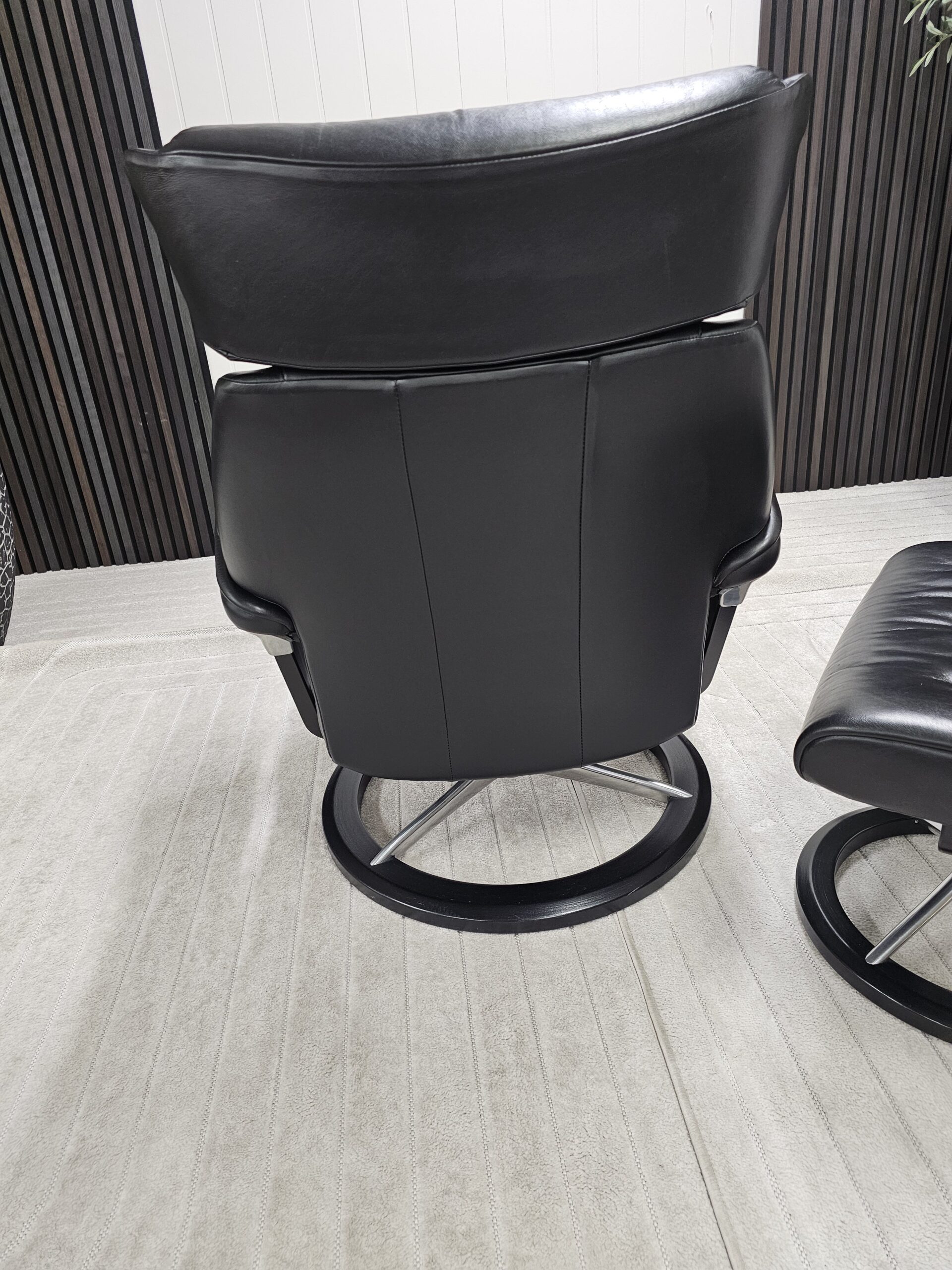 Stressless® Skyline Signature lenestol med krakk - Bilde 9
