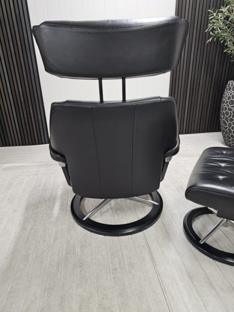 Stressless® Skyline Signature lenestol med krakk
