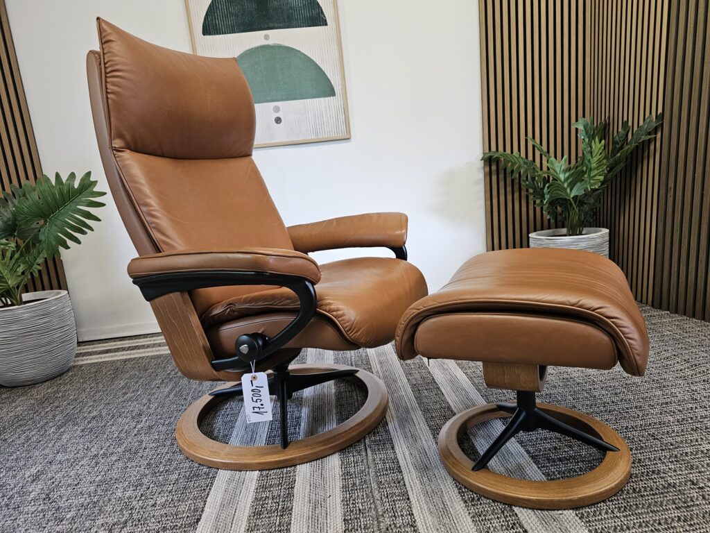 Stressless® Aura Signature lenestol med krakk