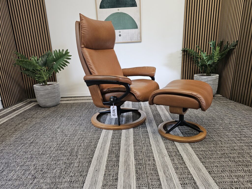Stressless® Aura Signature lenestol med krakk