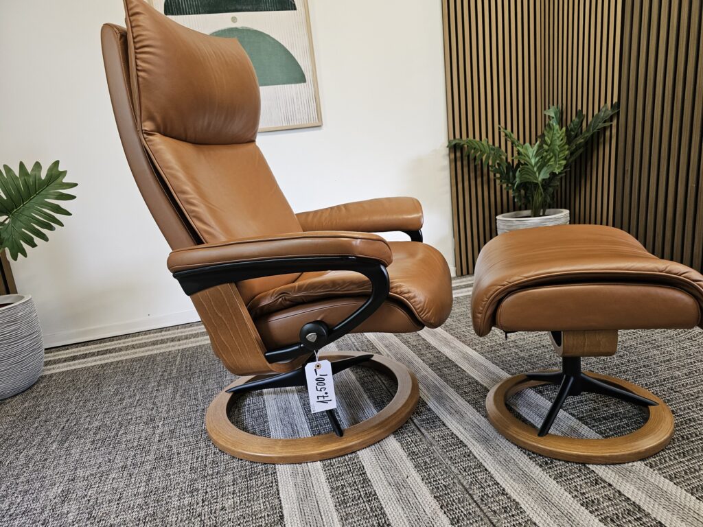 Stressless® Aura Signature lenestol med krakk