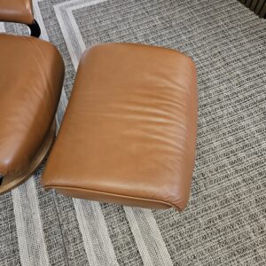 Stressless® Aura Signature lenestol med krakk - Bilde 8