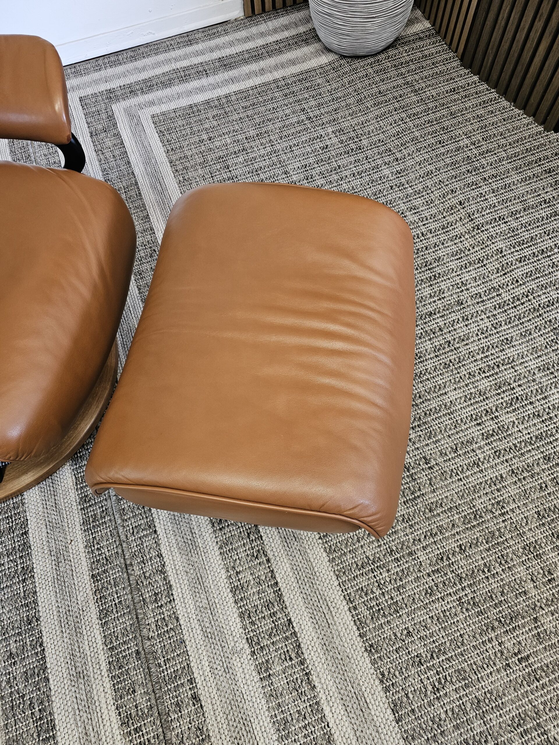 Stressless® Aura Signature lenestol med krakk - Bilde 8