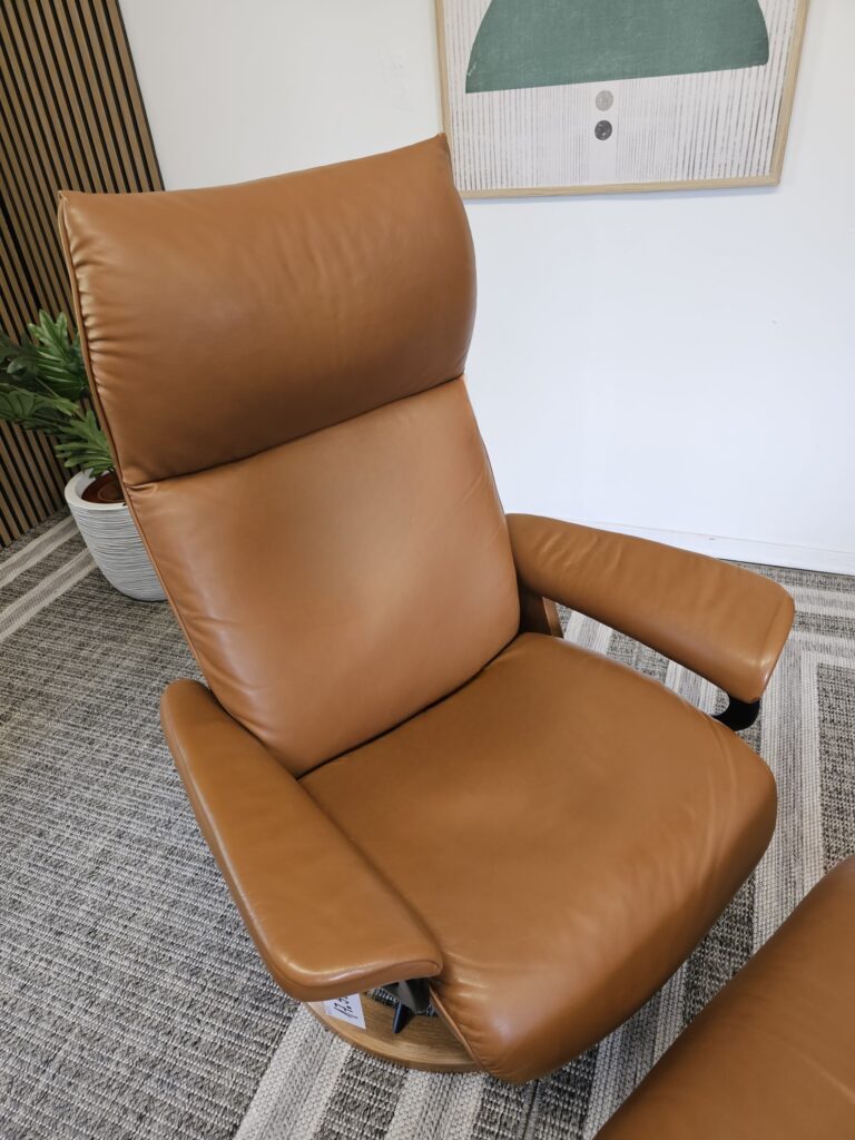 Stressless® Aura Signature lenestol med krakk