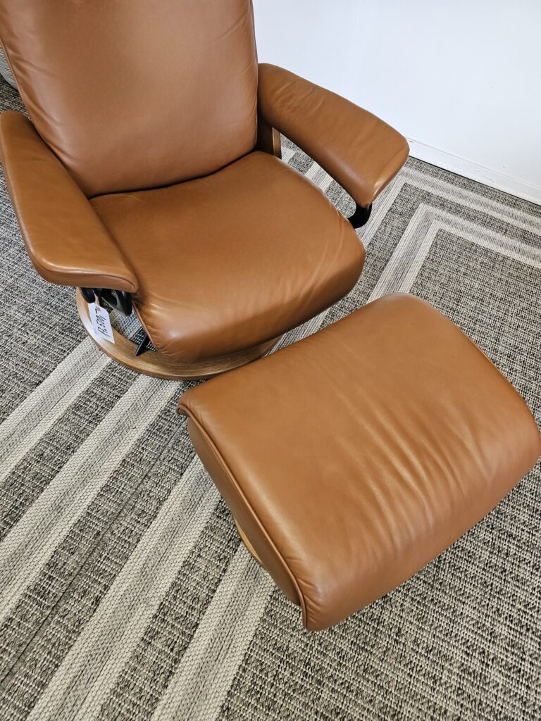 Stressless® Aura Signature lenestol med krakk