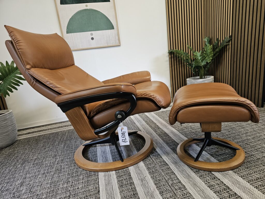 Stressless® Aura Signature lenestol med krakk