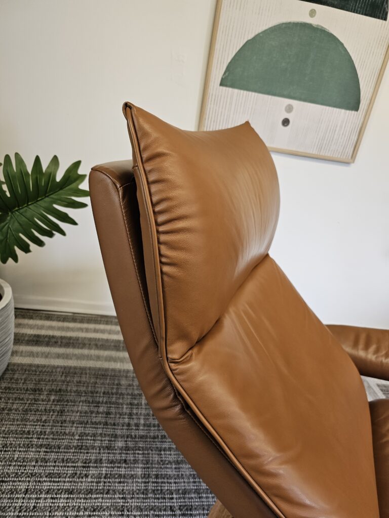 Stressless® Aura Signature lenestol med krakk