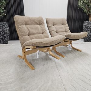 2 stk. Siesta Classic lenestoler i Teddy-stoff og eik - Bilde 6