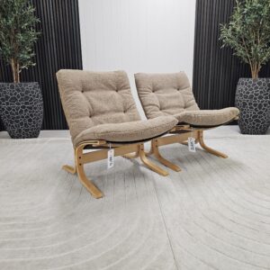 2 stk. Siesta Classic lenestoler i Teddy-stoff og eik - Bilde 7