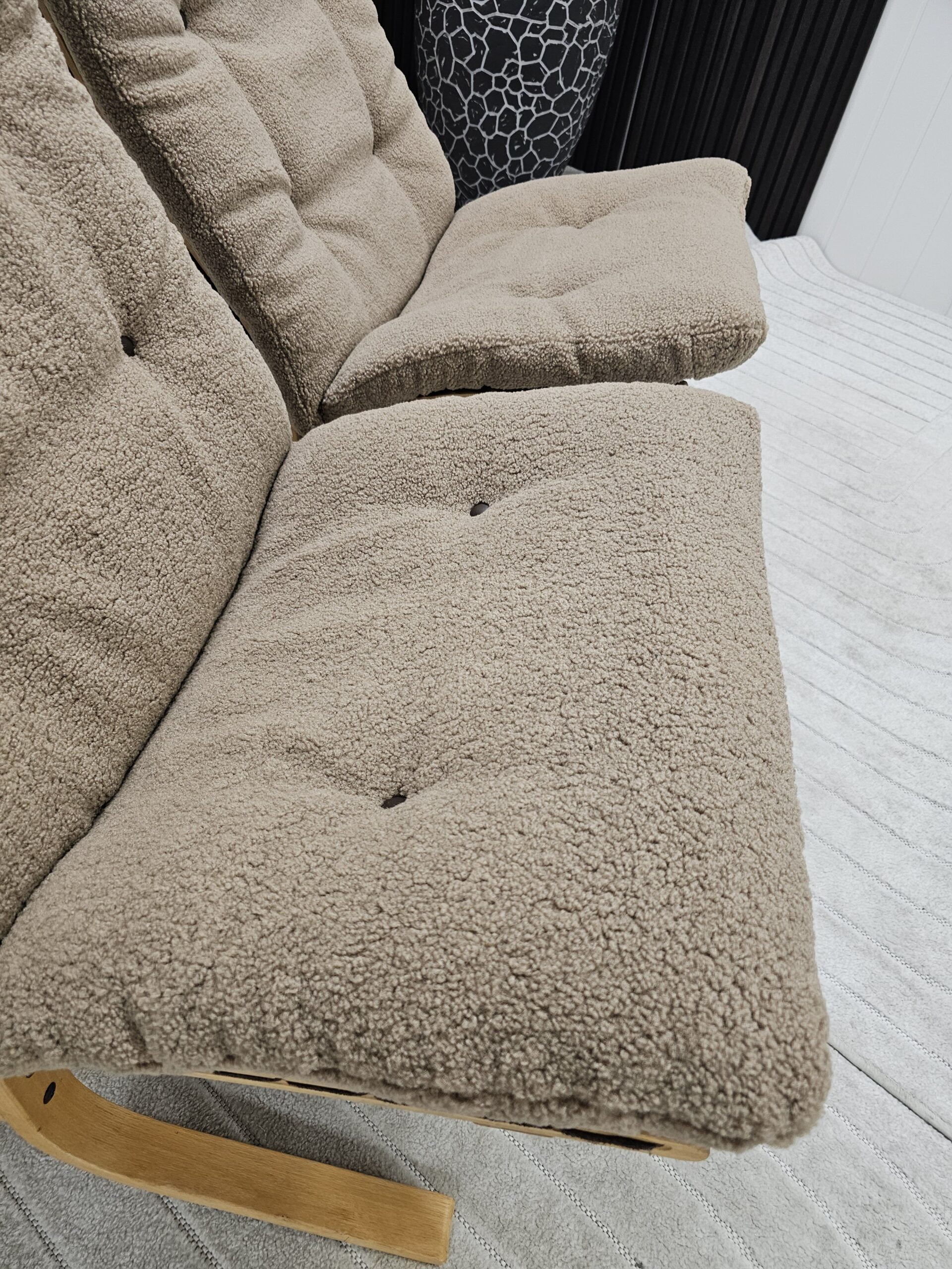 2 stk. Siesta Classic lenestoler i Teddy-stoff og eik - Bilde 4