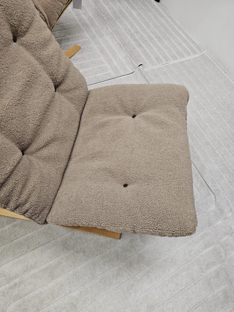 2 stk. Siesta Classic lenestoler i Teddy-stoff og eik