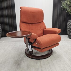 Stressless® Capri elektrisk lenestol med integrert fothviler og kaffebord