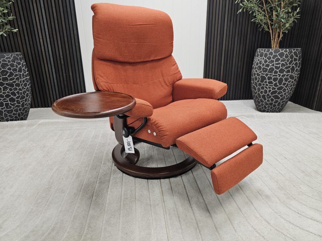 Stressless® Capri elektrisk lenestol med integrert fothviler og kaffebord