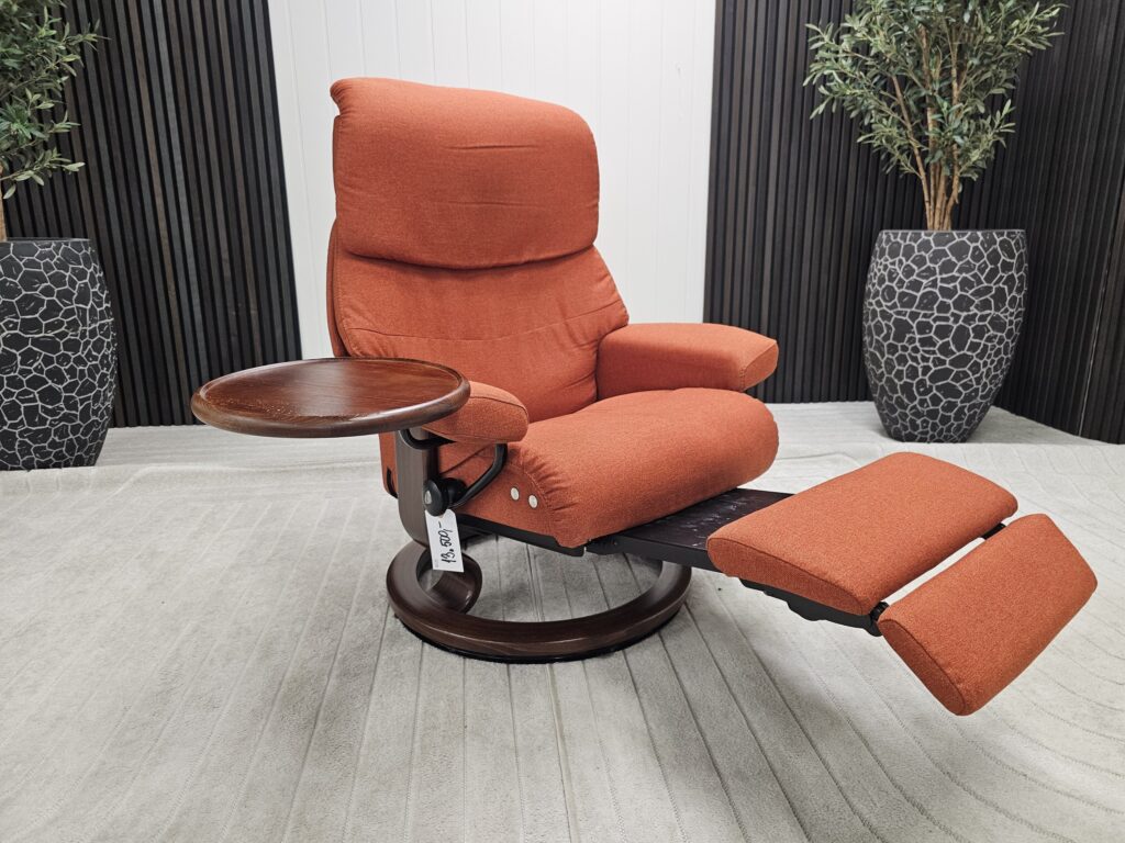 Stressless® Capri elektrisk lenestol med integrert fothviler og kaffebord