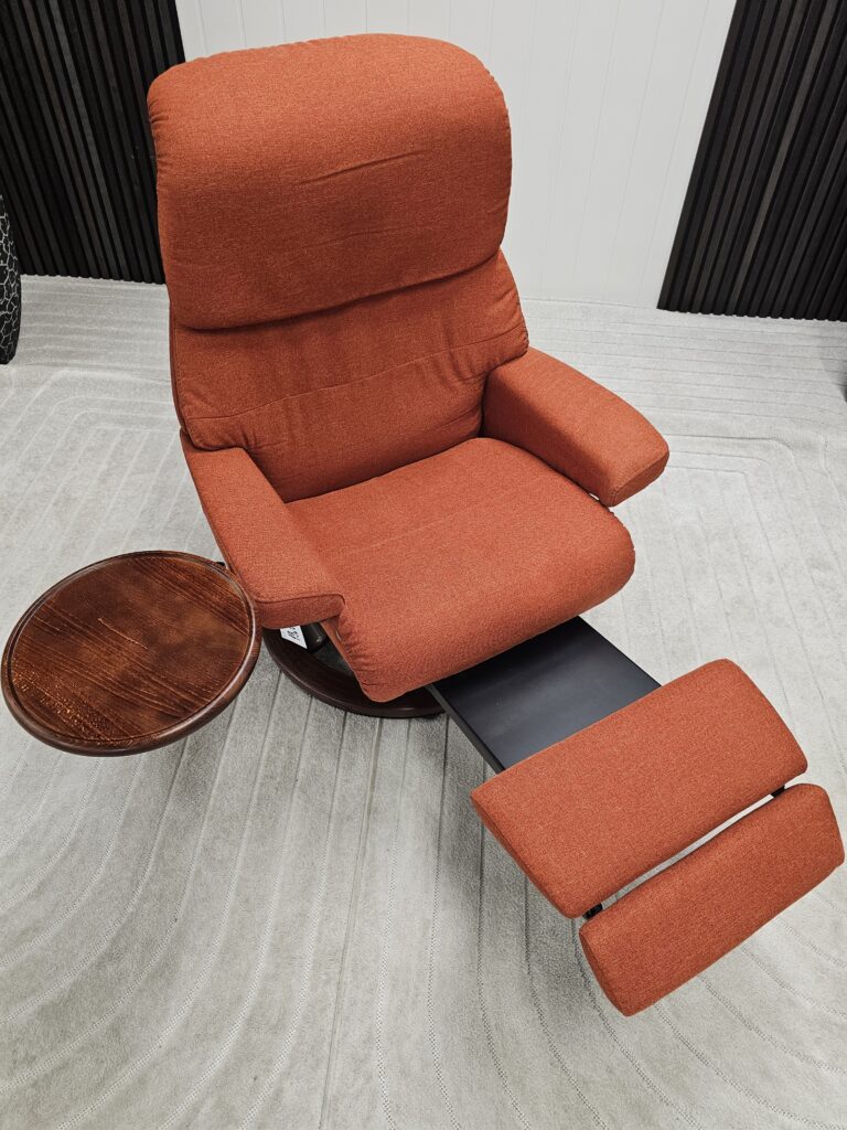 Stressless® Capri elektrisk lenestol med integrert fothviler og kaffebord