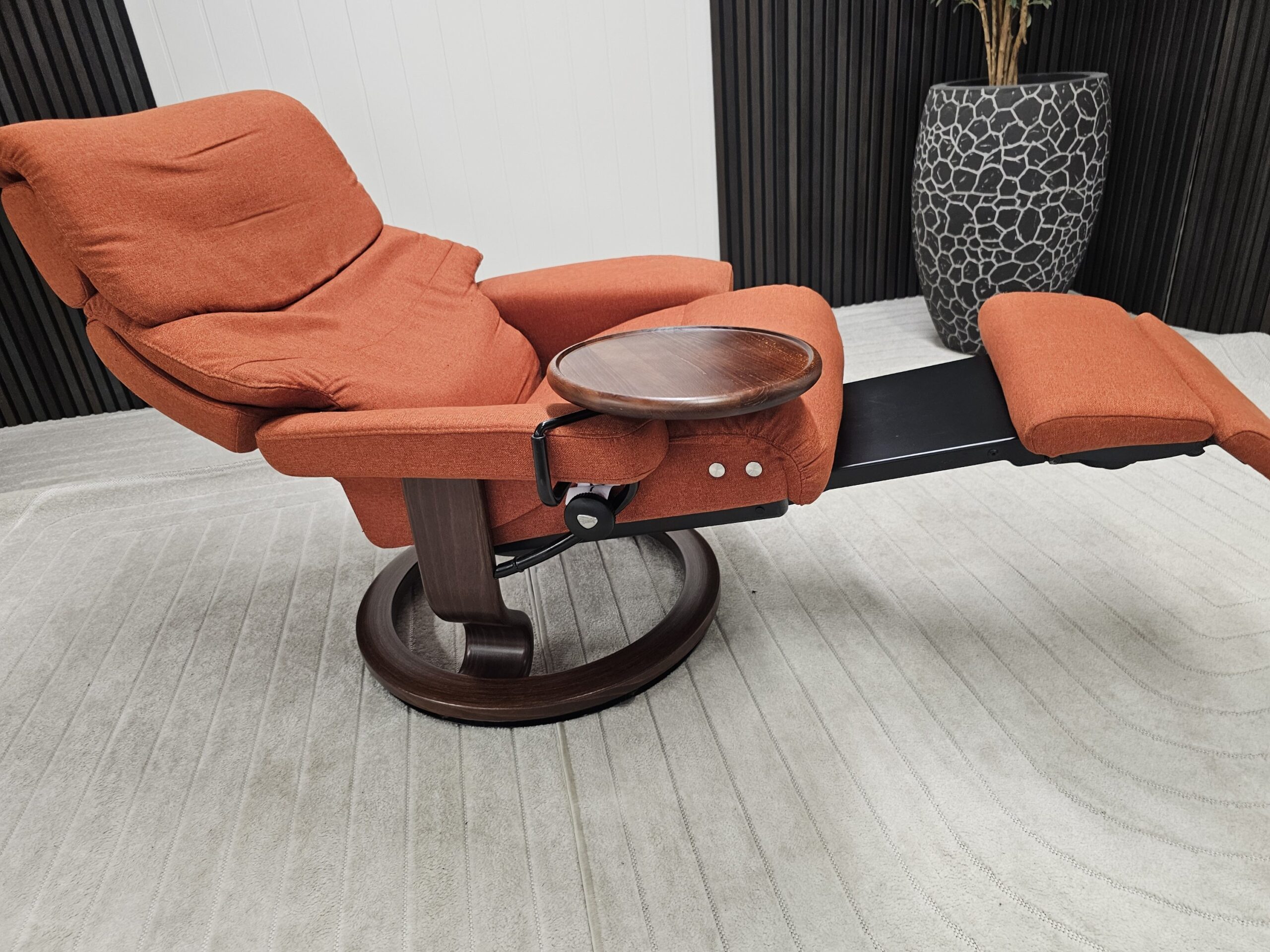 Stressless® Capri elektrisk lenestol med integrert fothviler og kaffebord - Bilde 12