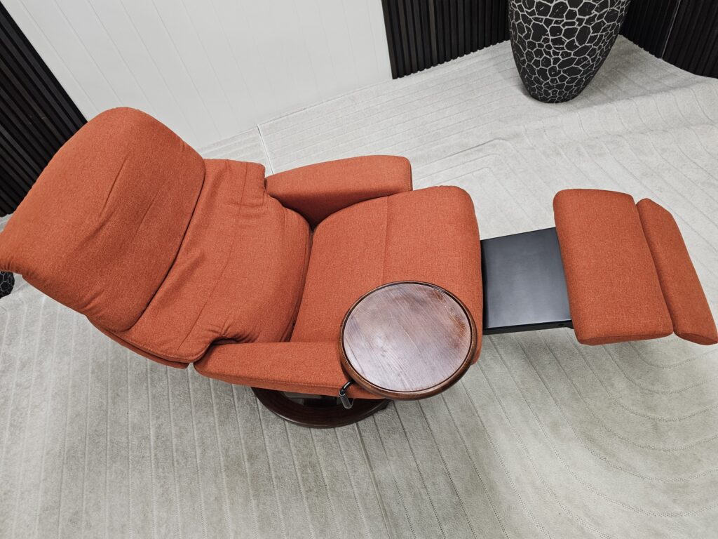 Stressless® Capri elektrisk lenestol med integrert fothviler og kaffebord