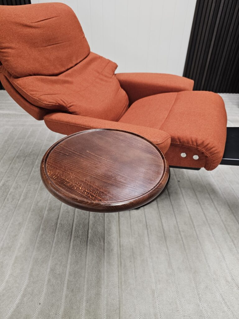 Stressless® Capri elektrisk lenestol med integrert fothviler og kaffebord