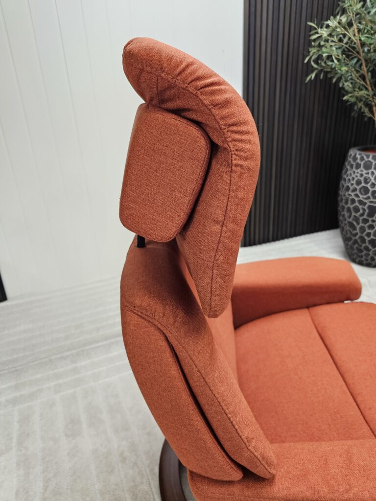 Stressless® Capri elektrisk lenestol med integrert fothviler og kaffebord