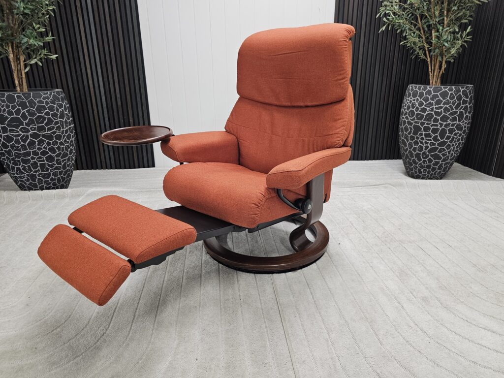 Stressless® Capri elektrisk lenestol med integrert fothviler og kaffebord