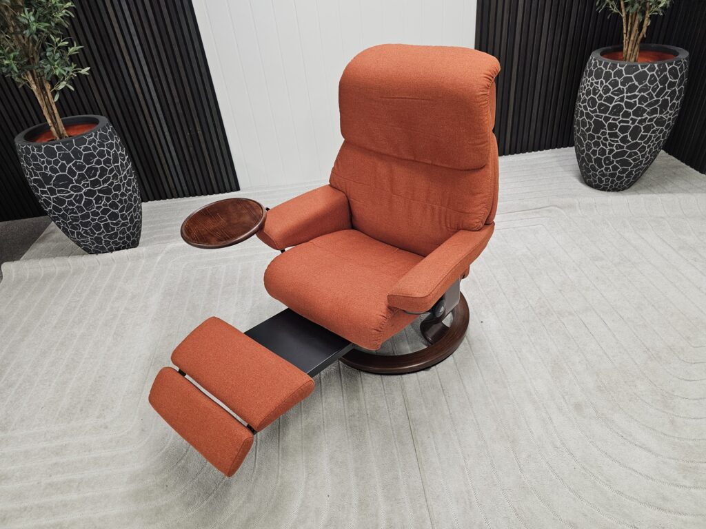 Stressless® Capri elektrisk lenestol med integrert fothviler og kaffebord