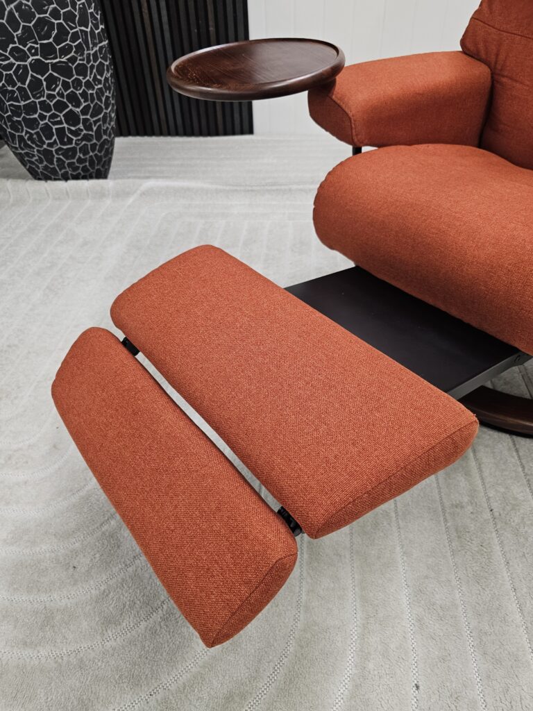 Stressless® Capri elektrisk lenestol med integrert fothviler og kaffebord