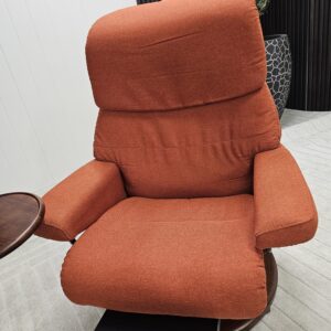 Stressless® Capri elektrisk lenestol med integrert fothviler og kaffebord - Bilde 6