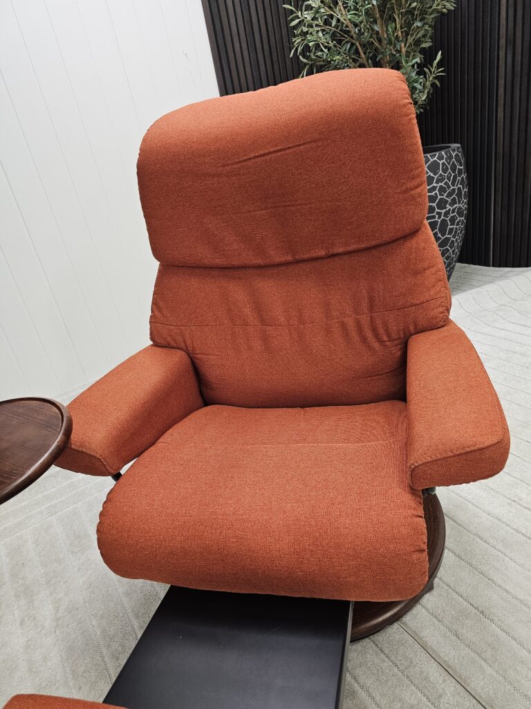 Stressless® Capri elektrisk lenestol med integrert fothviler og kaffebord