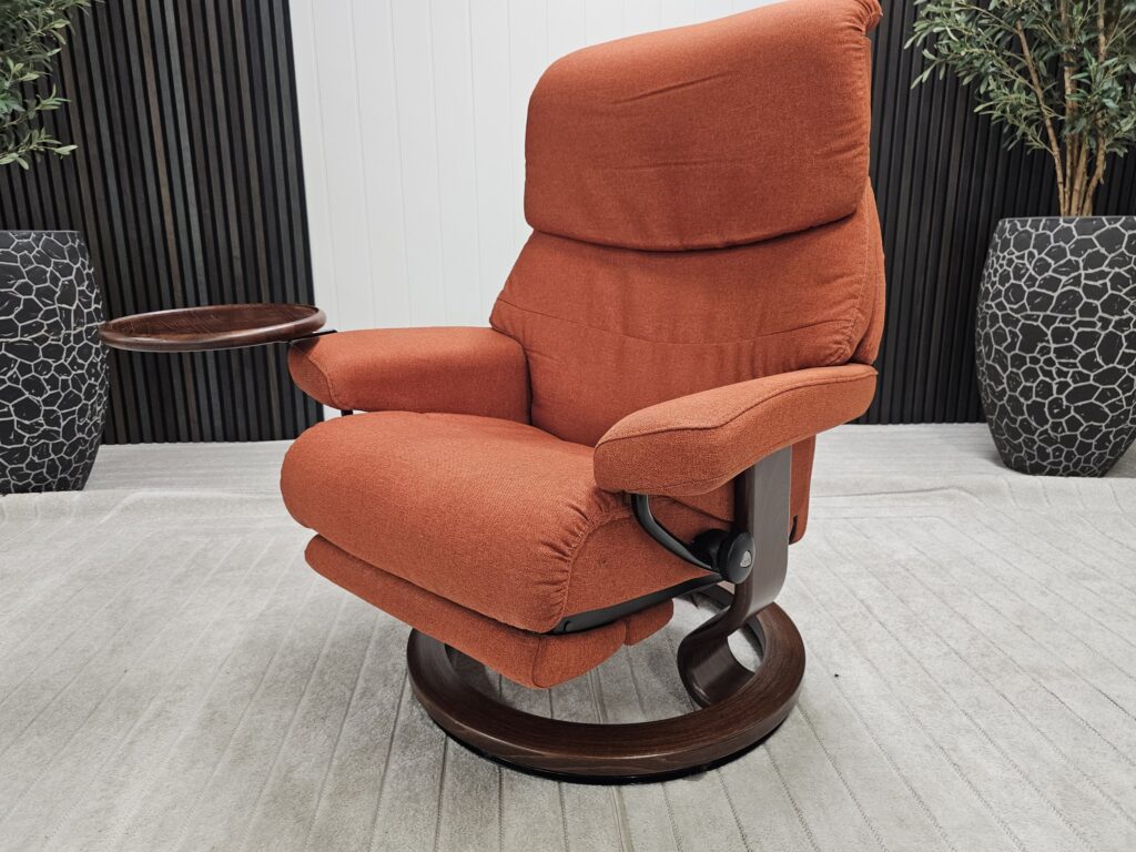 Stressless® Capri elektrisk lenestol med integrert fothviler og kaffebord