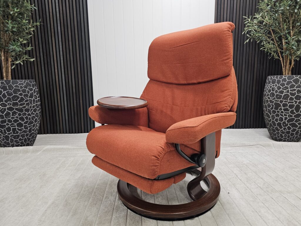 Stressless® Capri elektrisk lenestol med integrert fothviler og kaffebord
