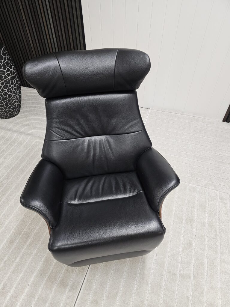 2 stk. Conform Air lenestoler med integrert fothviler
