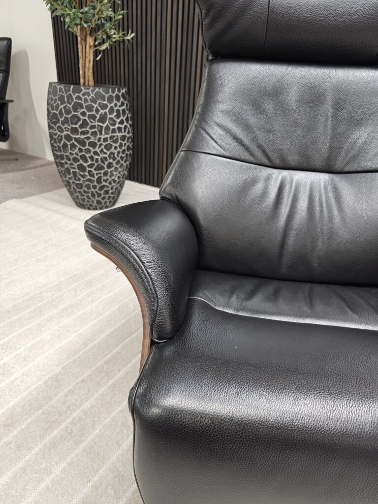 2 stk. Conform Air lenestoler med integrert fothviler