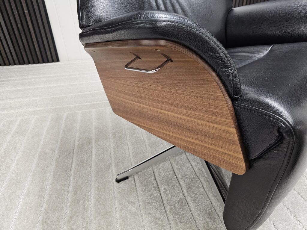 2 stk. Conform Air lenestoler med integrert fothviler