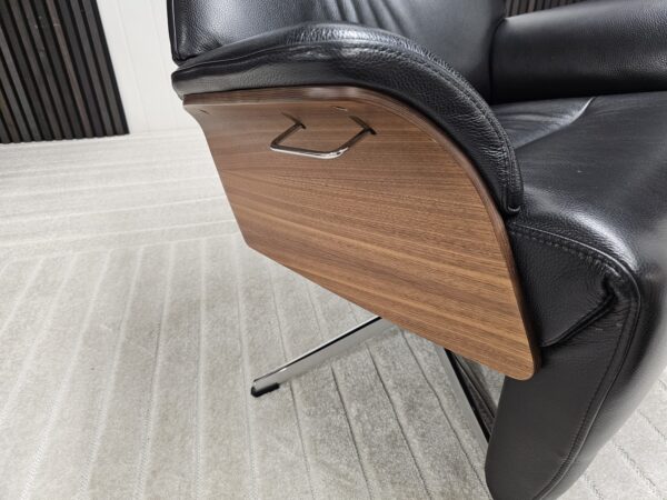 2 stk. Conform Air lenestoler med integrert fothviler