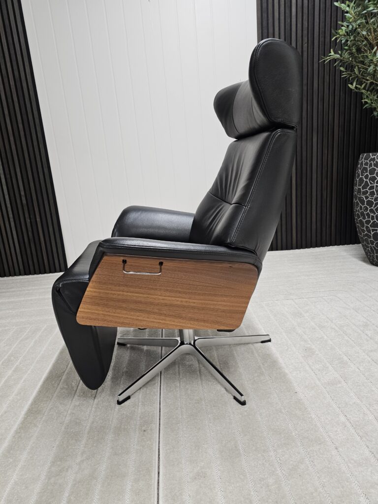 2 stk. Conform Air lenestoler med integrert fothviler