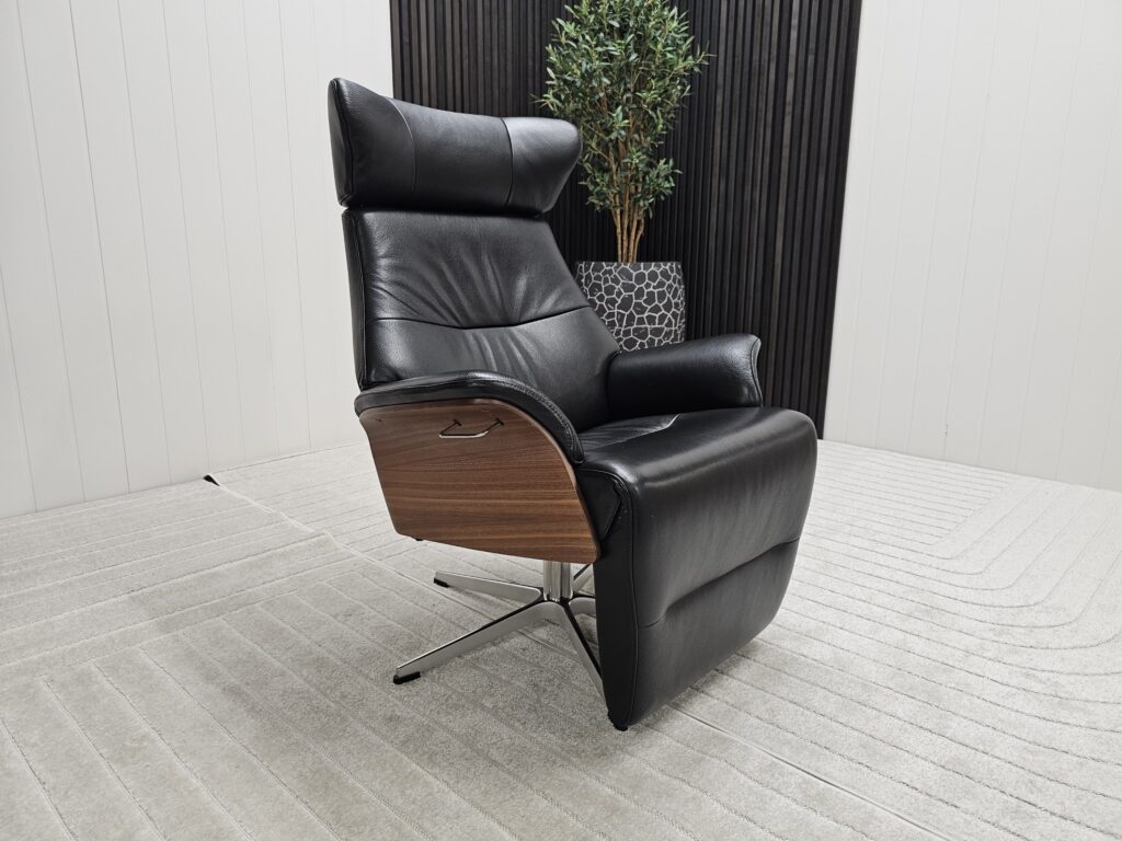 2 stk. Conform Air lenestoler med integrert fothviler