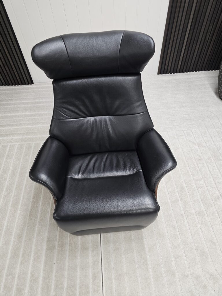 2 stk. Conform Air lenestoler med integrert fothviler