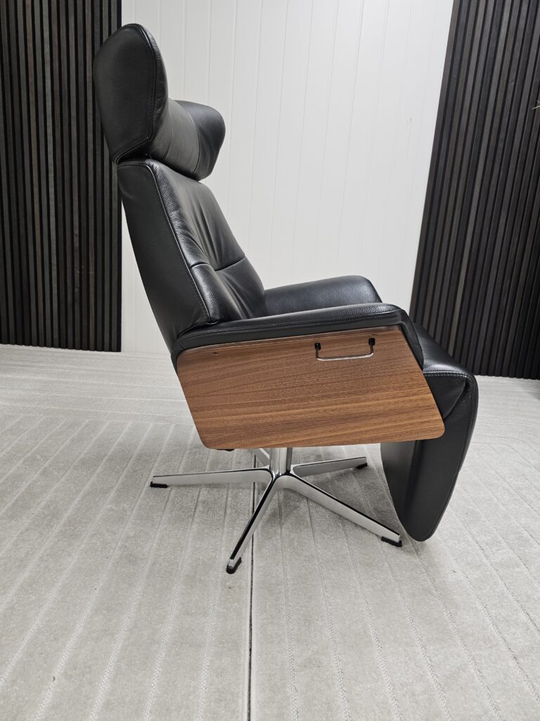 2 stk. Conform Air lenestoler med integrert fothviler
