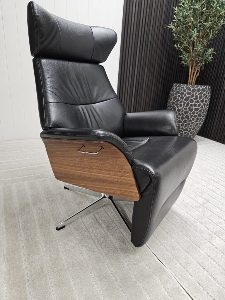 2 stk. Conform Air lenestoler med integrert fothviler
