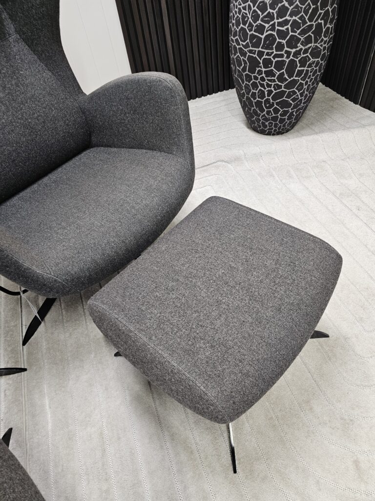 2 stk. Bolia Solo lenestoler med 2 krakker