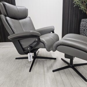 Stressless® Magic Cross lenestol med krakk - Bilde 1