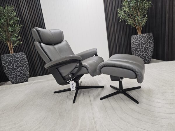 Stressless® Magic Cross lenestol med krakk