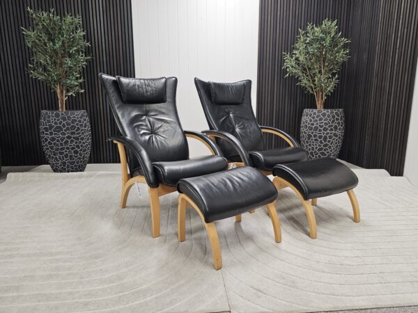 2 stk. Brunstad Delta Legend lenestoler med 2 krakker