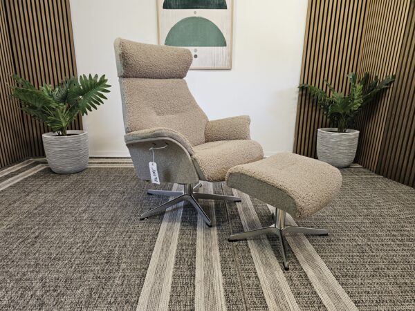 Conform Air lenestol med krakk- Sahara fåreskinn