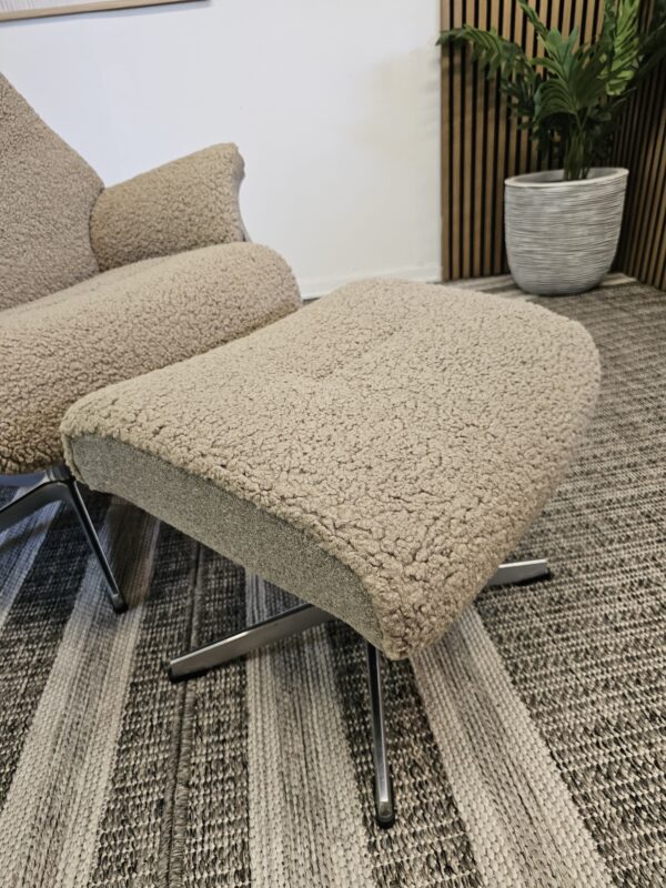 Conform Air lenestol med krakk- Sahara fåreskinn