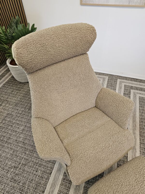 Conform Air lenestol med krakk- Sahara fåreskinn