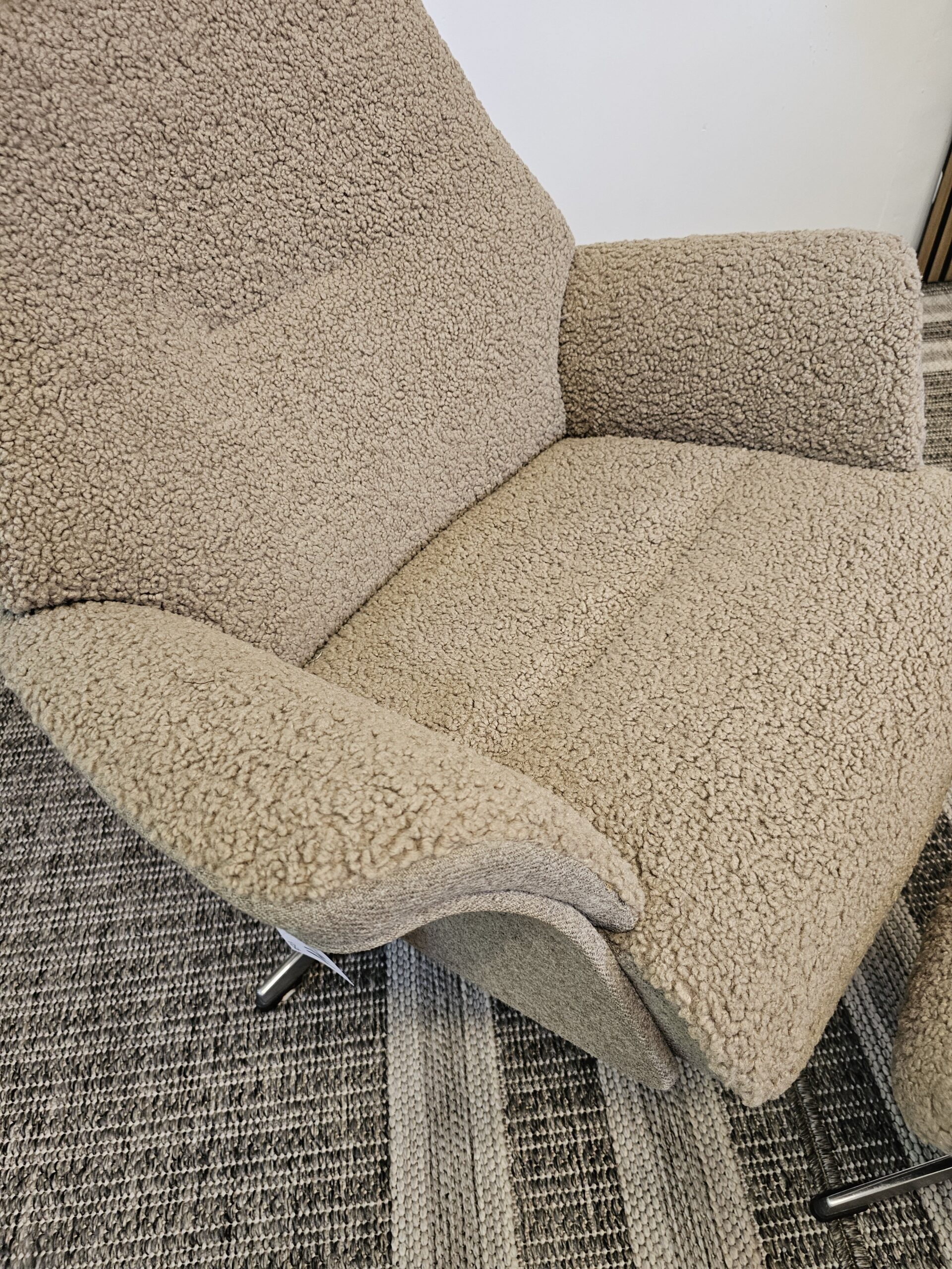 Conform Air lenestol med krakk- Sahara fåreskinn - Bilde 8