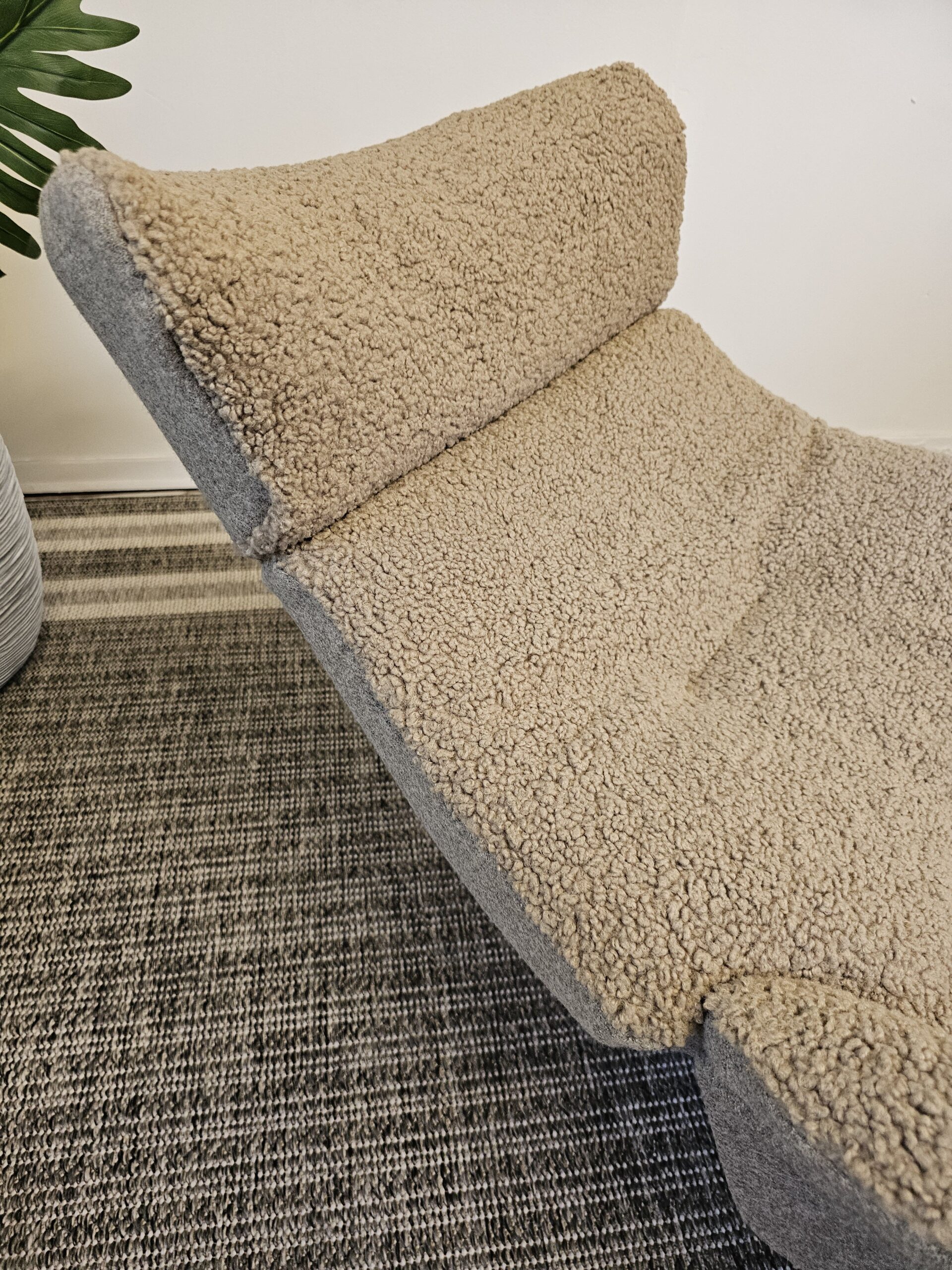 Conform Air lenestol med krakk- Sahara fåreskinn - Bilde 13