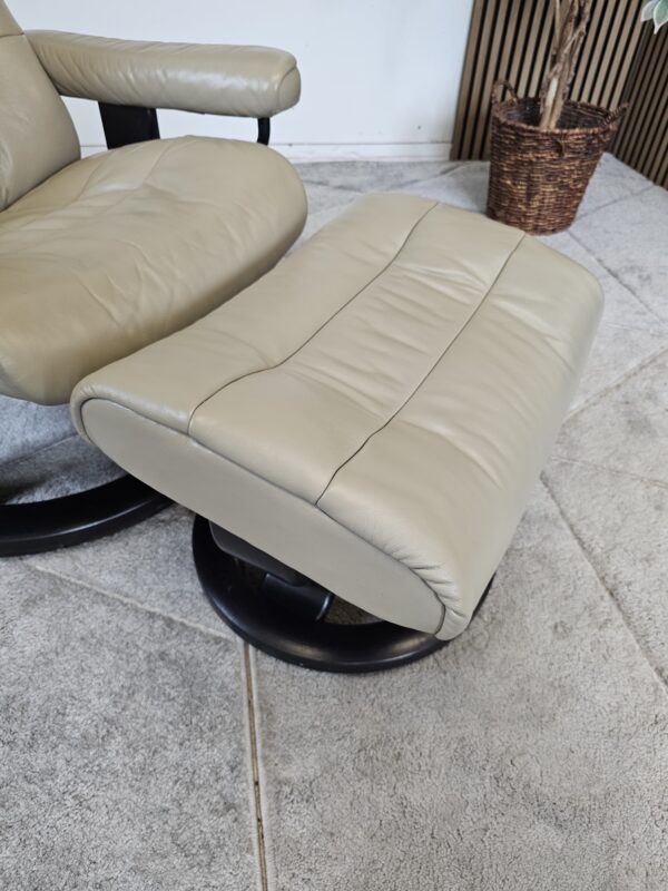 Stressless® Opal lenestol med krakk
