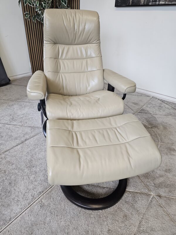 Stressless® Opal lenestol med krakk